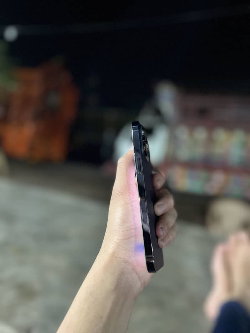 iPhone 14 Pro Max 4
