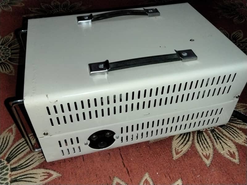 Universal stabilizer 3000w 6