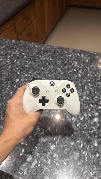 Xbox one S (WhatsApp only : 033312723862)