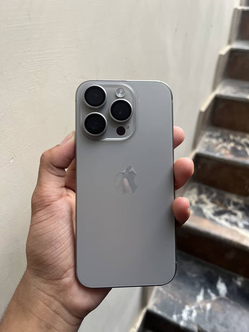 Apple iPhone 15 Pro 0