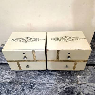 2 bedside tables
