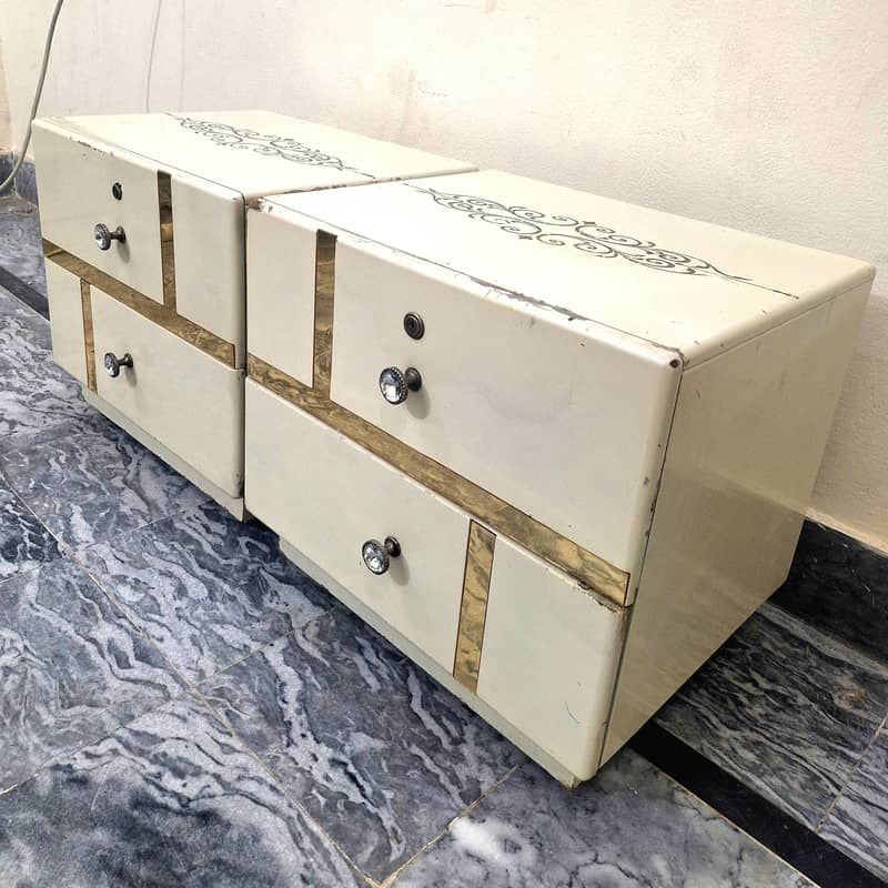 2 bedside tables 3