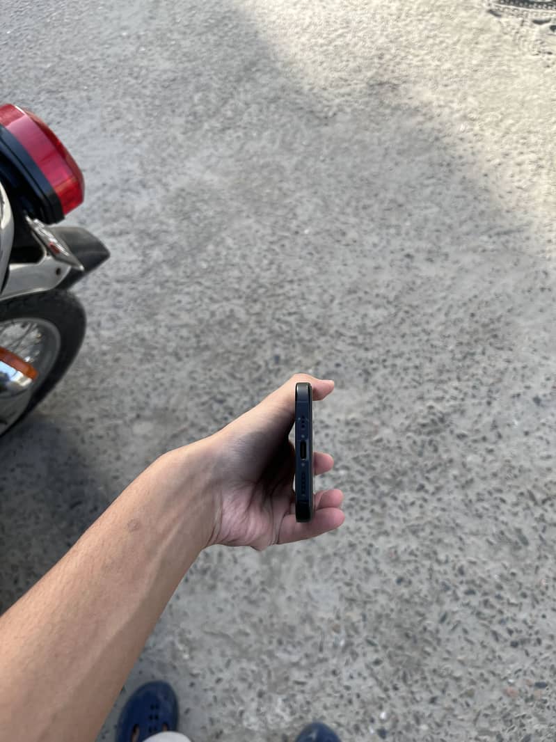 Apple iPhone 15 4