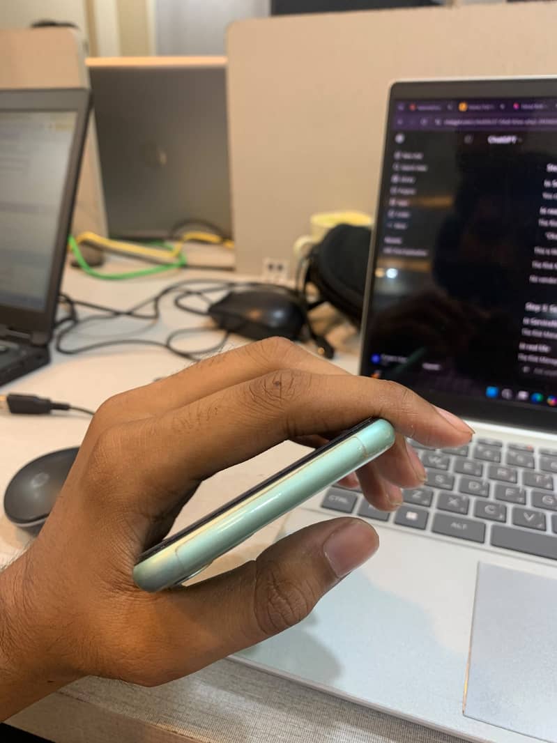 Apple iPhone 11 3