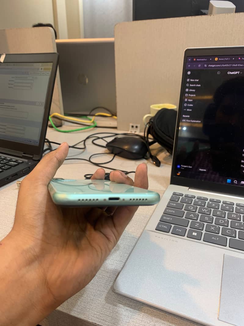 Apple iPhone 11 4