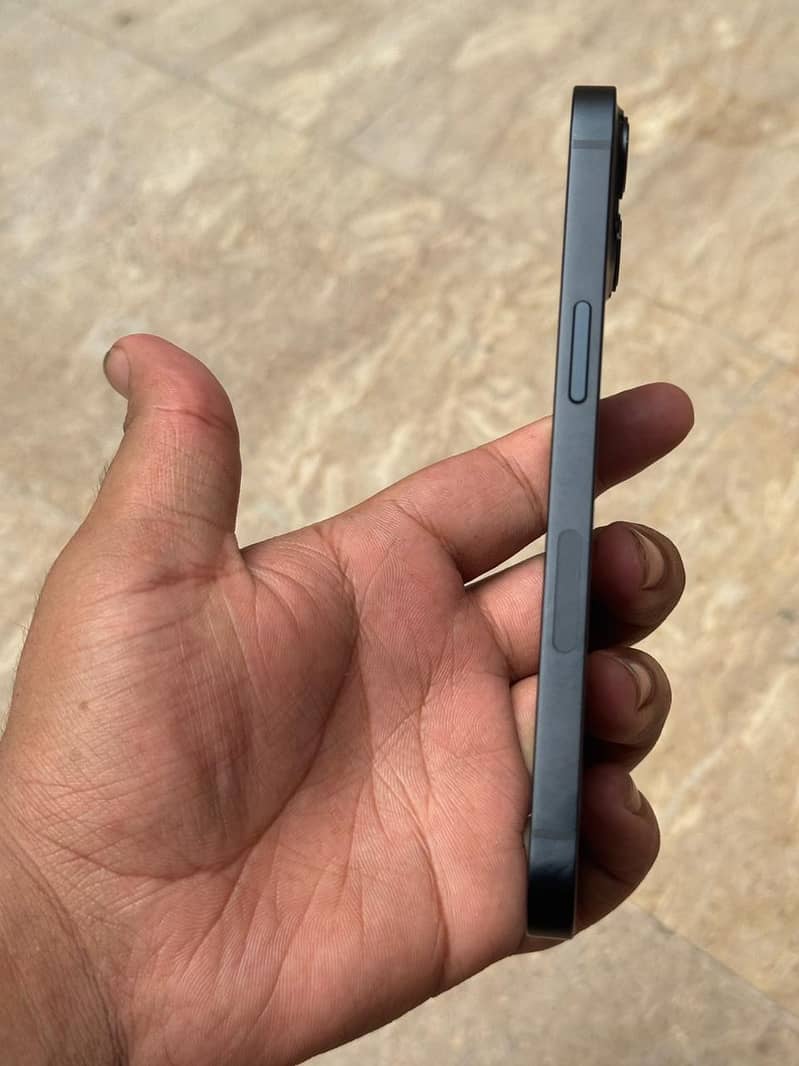 Apple iPhone 13 1