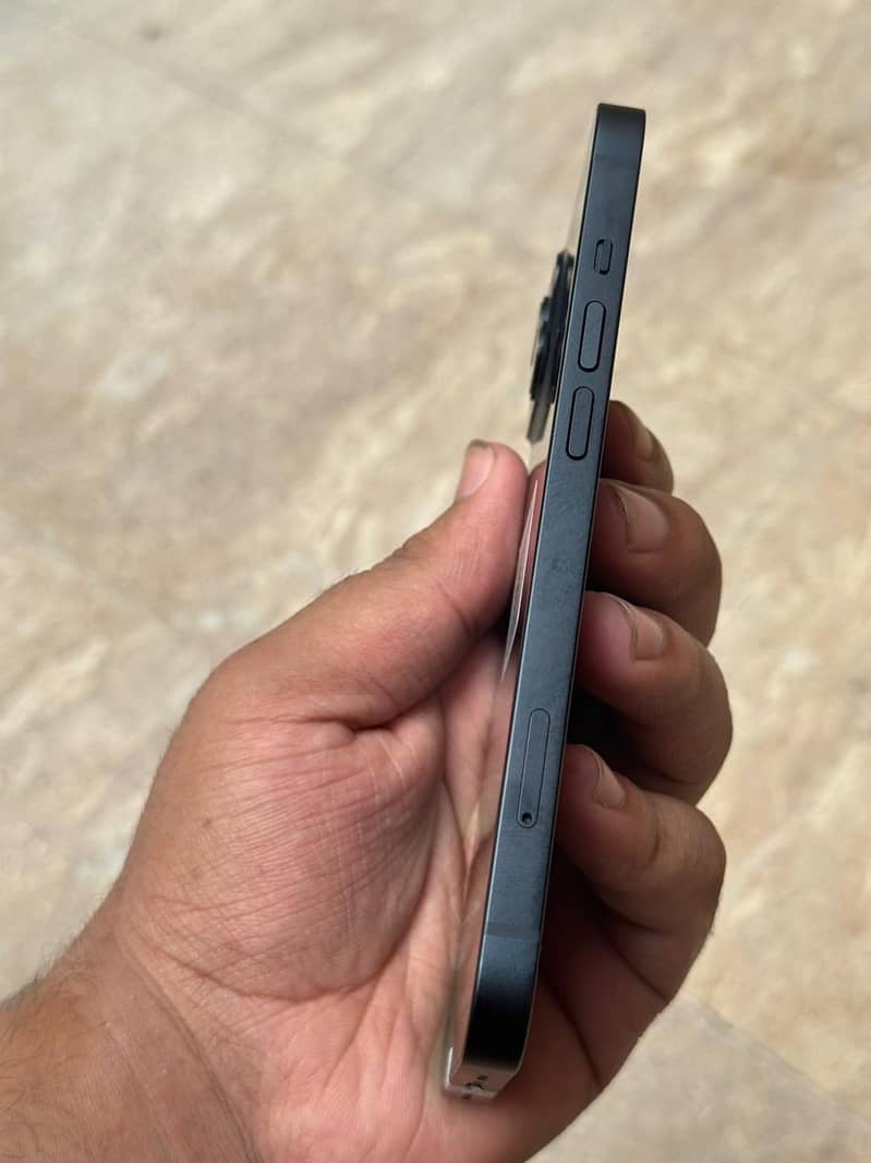 Apple iPhone 13 2