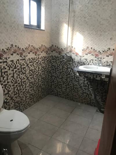 Furnished Bedroom Available For Rent in Gulberg near MM Alam road