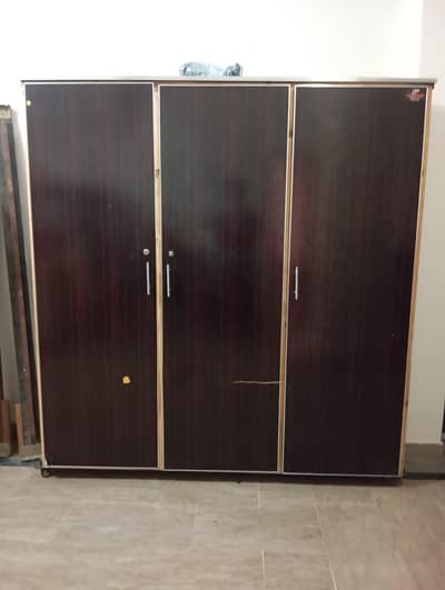 3 Doors Almari