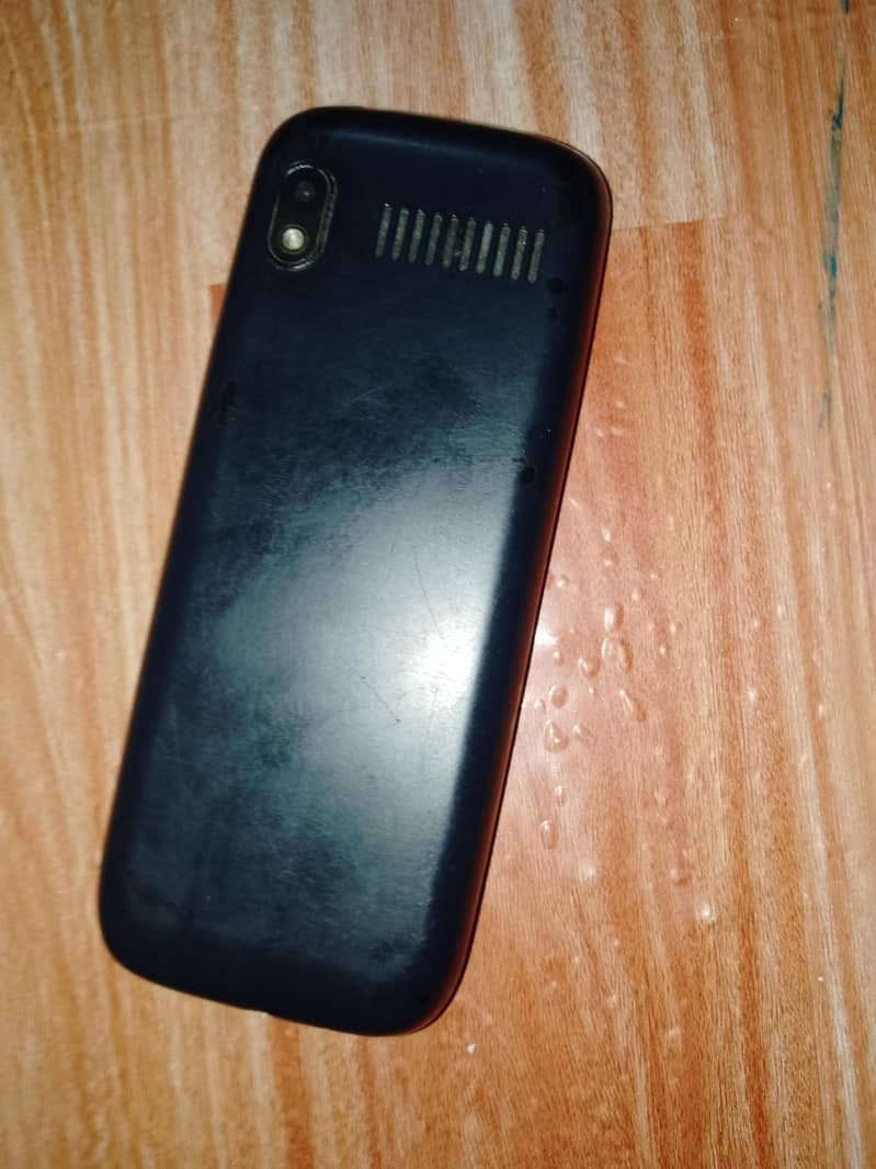 QMobile E4 2020 1
