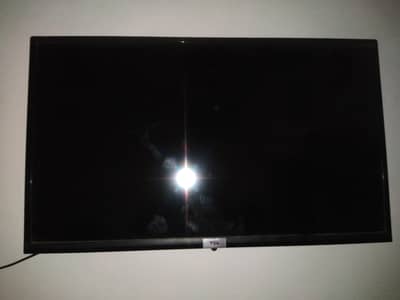 TCL ANDROID SMART TV WITH ALL PAPERS