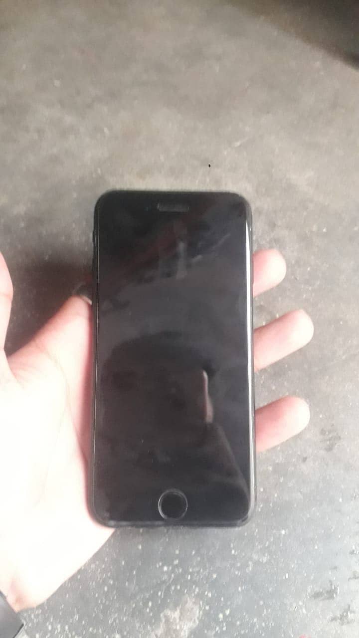 Apple iPhone 7 0