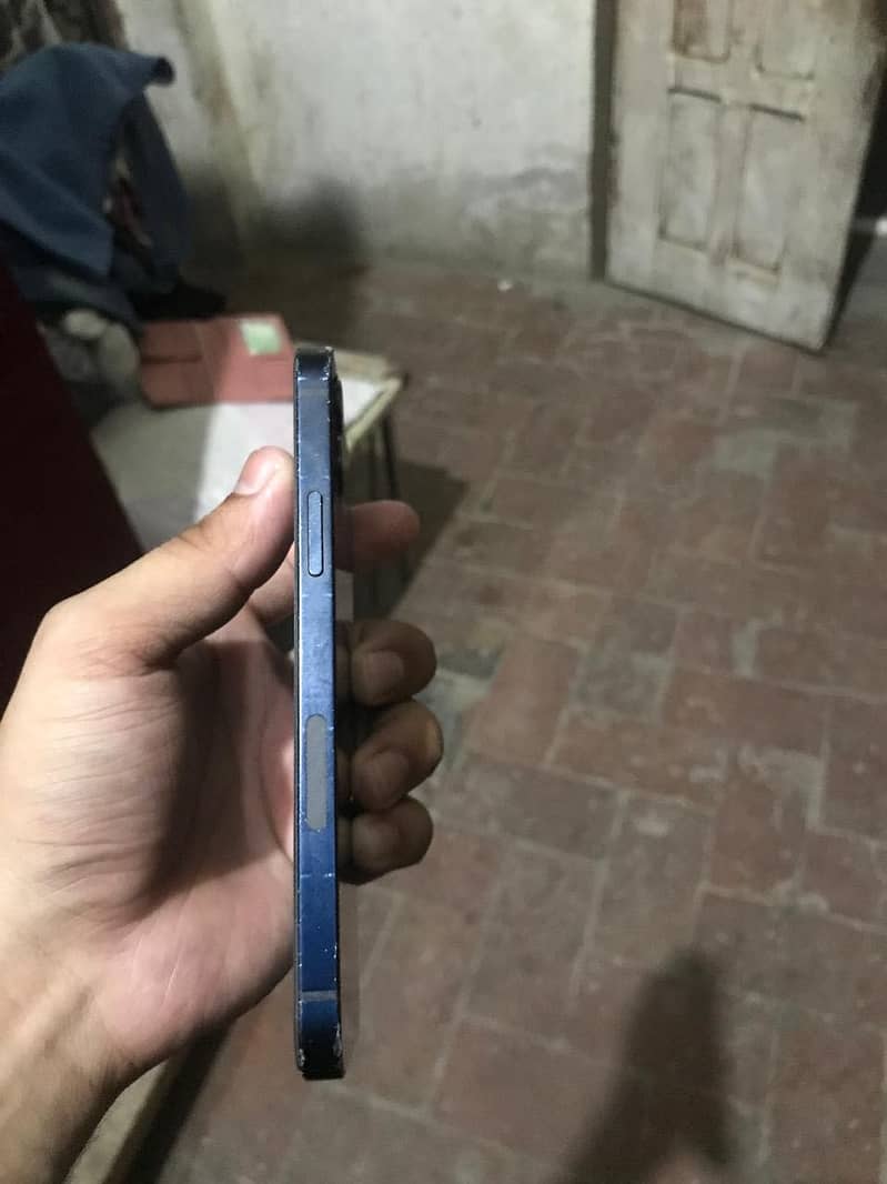 Apple iPhone 12 1