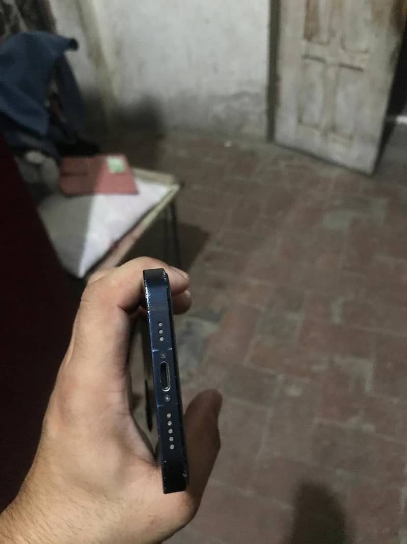 Apple iPhone 12 2