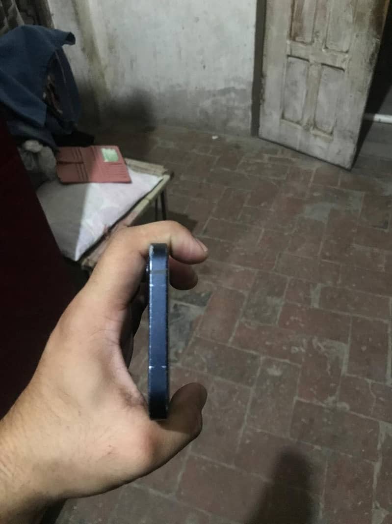 Apple iPhone 12 3