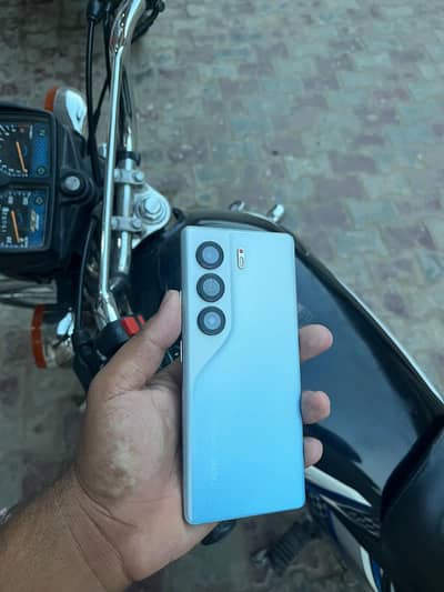 Tecno CAMON 40 Pro