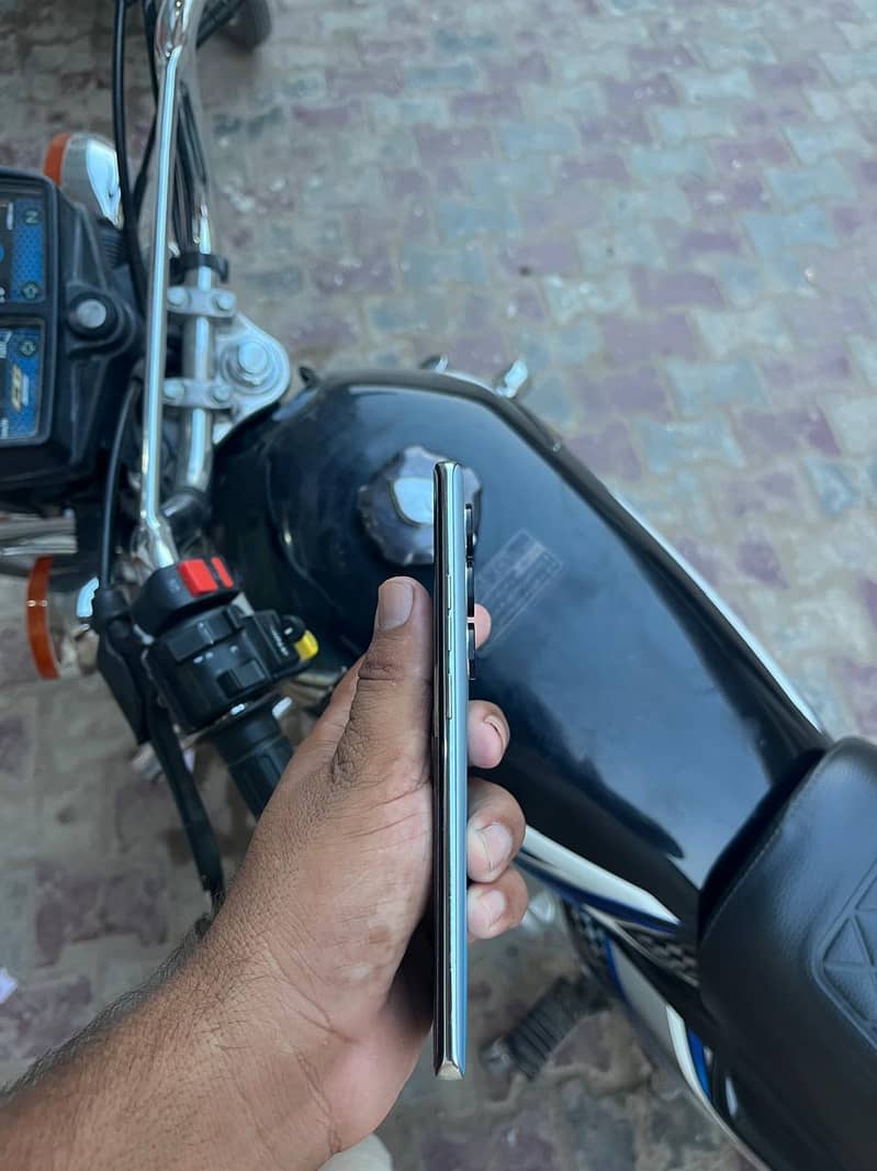 Tecno CAMON 40 Pro 4