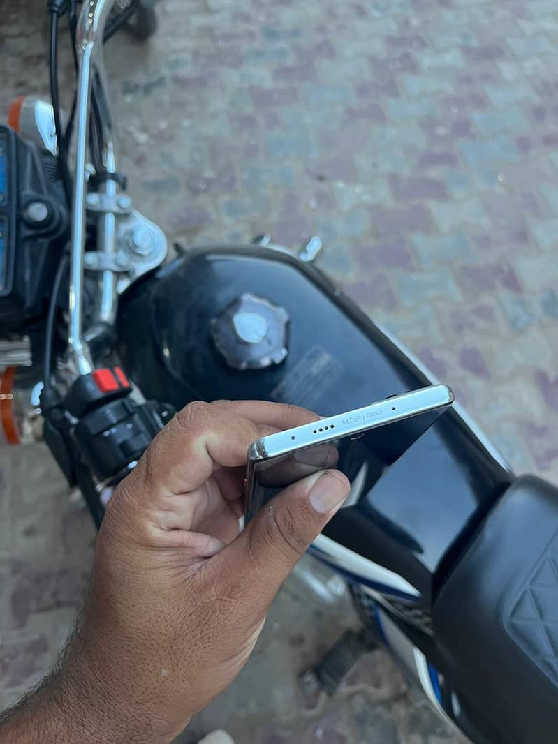 Tecno CAMON 40 Pro 7