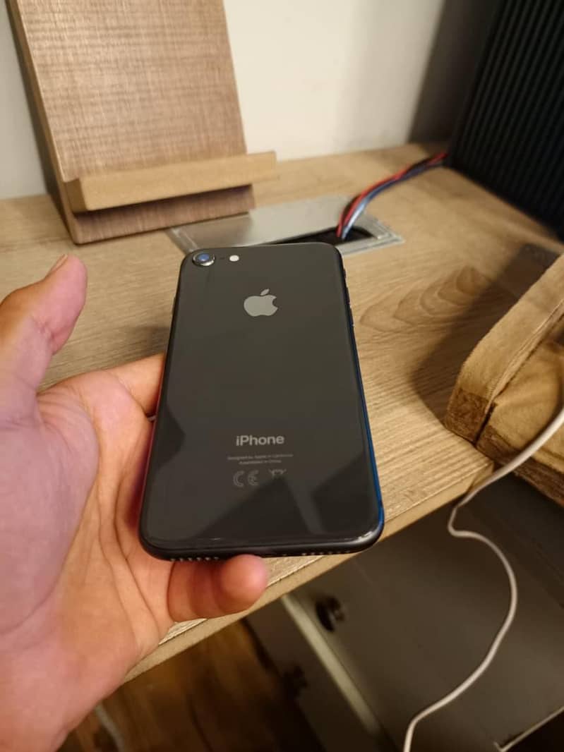 Apple iPhone 8 1