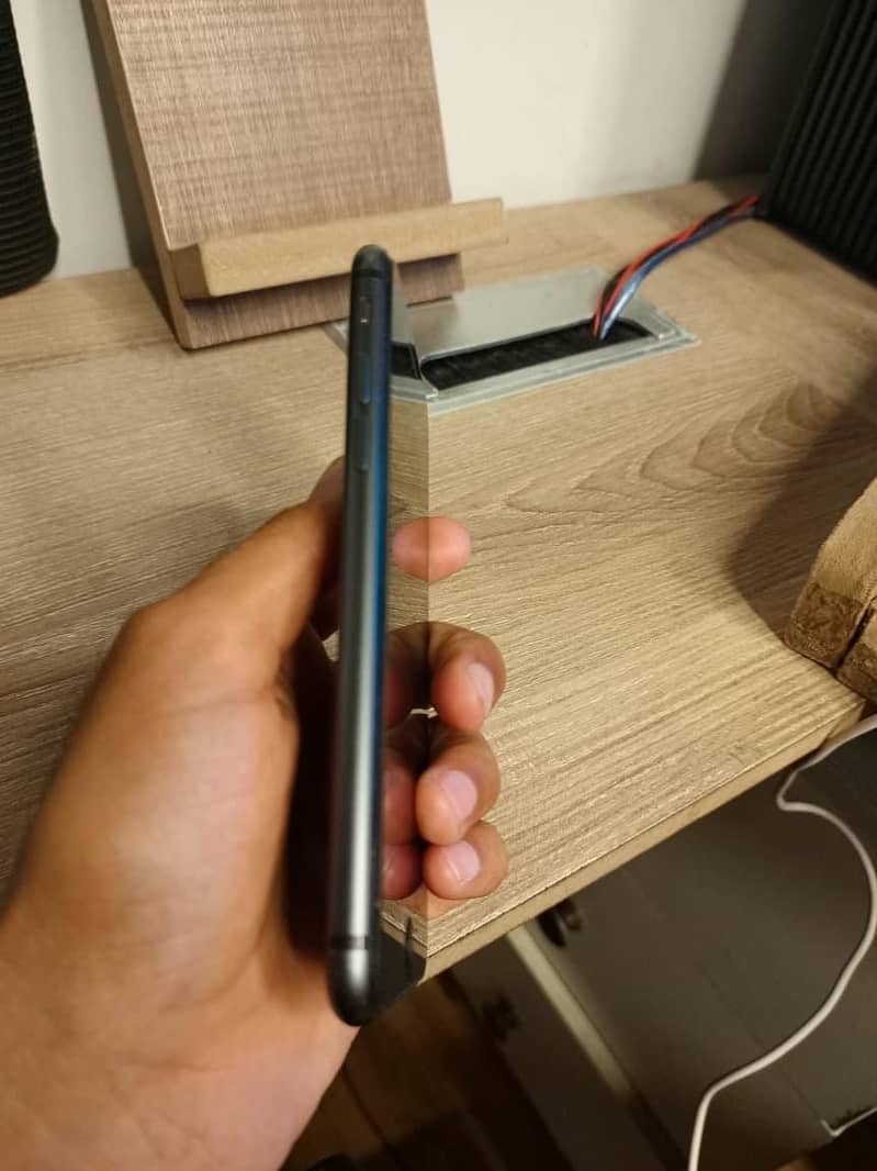 Apple iPhone 8 4