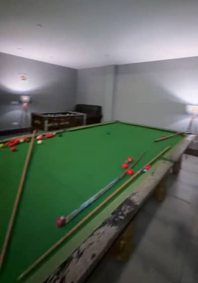 Snooker / Pool table in good condition