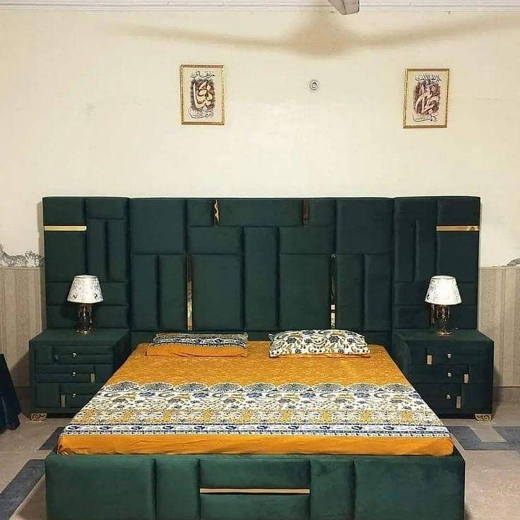 King size bed 0