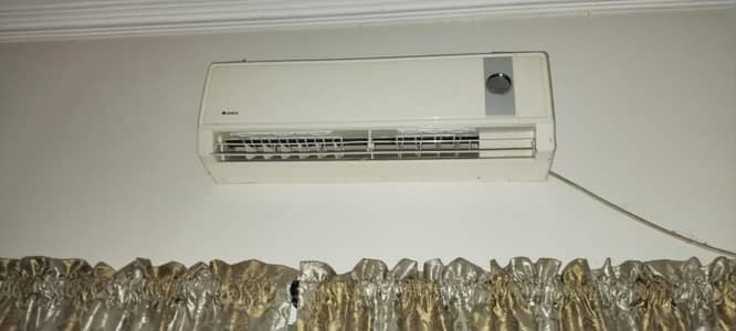 1 Ton Gree AC For sale Full chal no fault All ok