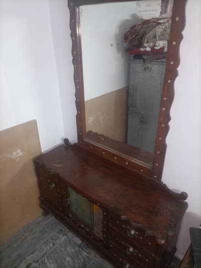 Dressing table/Dresser