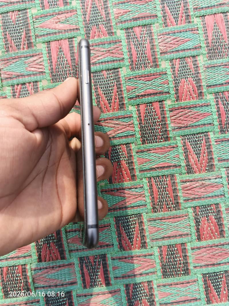 Apple iPhone 8 1