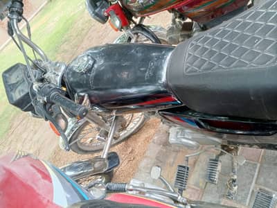 Honda CG 125 2019 model ooper se rough condition he baqi ok he
