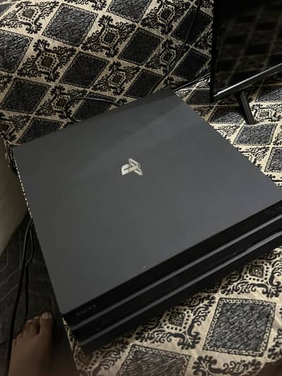 PS4 pro 1TB storage