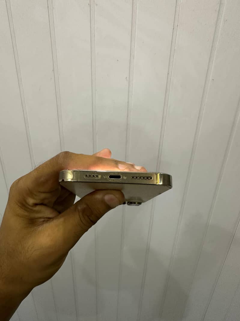 iPhone 14 pro max 2