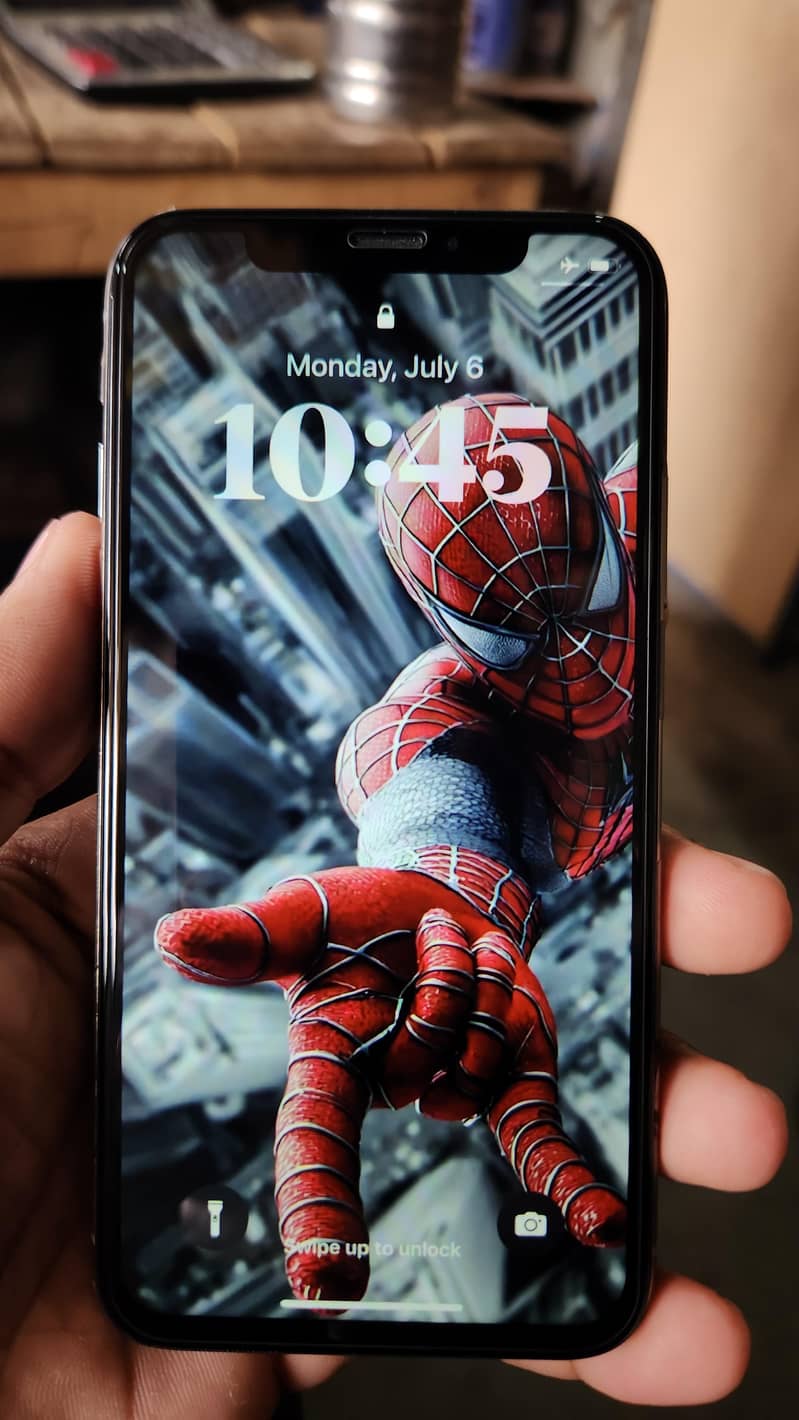 iPhone X 4