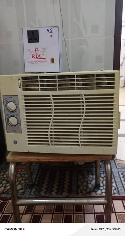 ship window ac. . . 5 ghanty mn 2 unit khata hai. . 520 watt hai