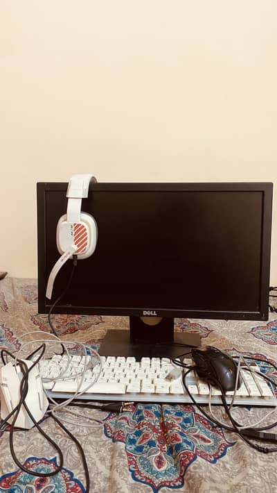 DELL MONITOR (18) AND ACCESSORIES (03213407809)