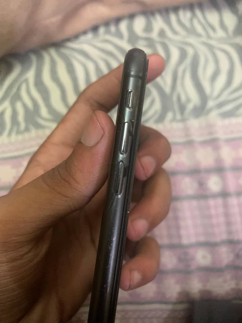 Apple iPhone X 3