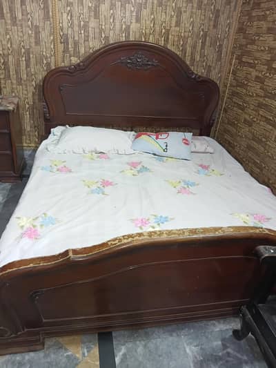 king size bed with two side tables