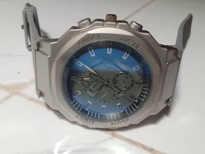 The watch is very beautiful and wear to good looking.
