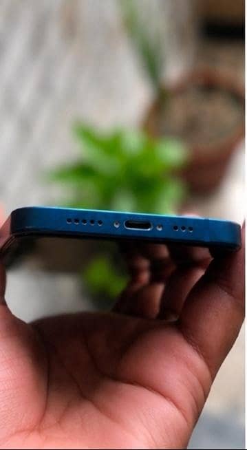 Apple iPhone 13 2