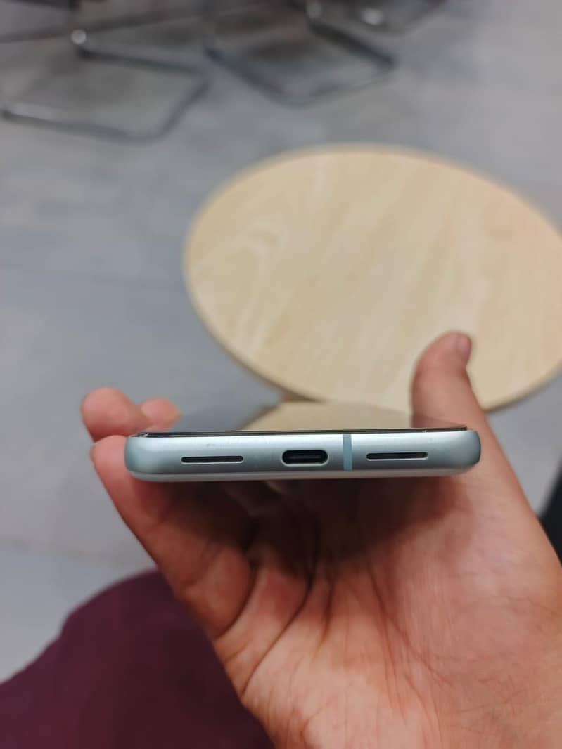 Google Pixel 8 4