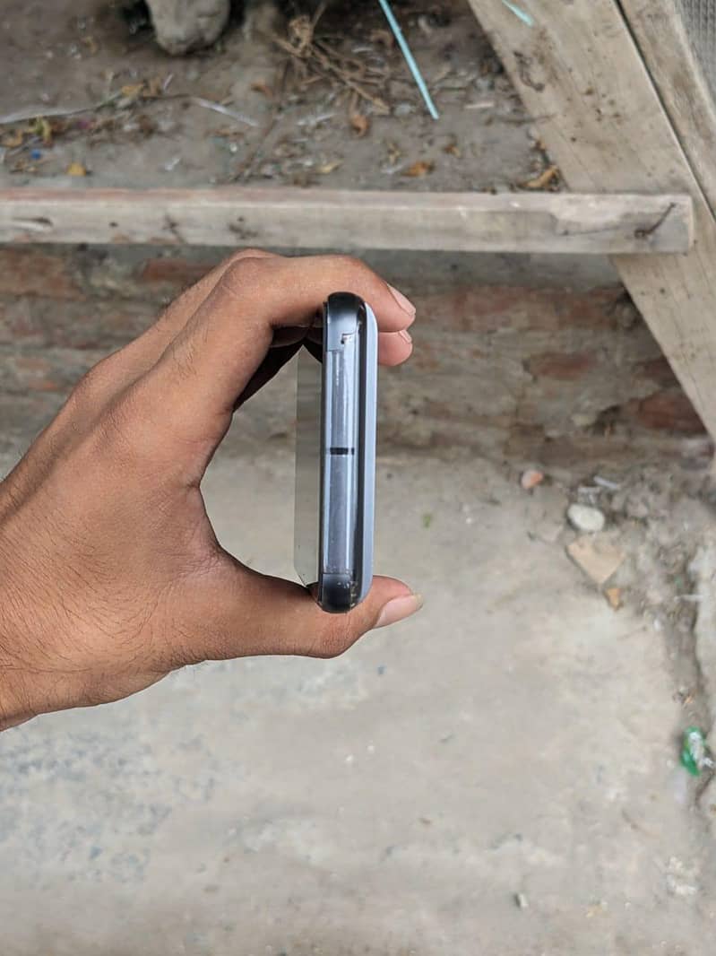 Google Pixel 8 4