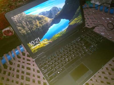 Dell laptop Core i7, generation 4