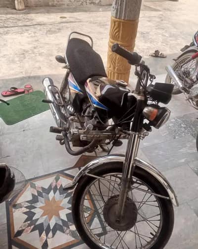 Honda 125 At very cheap rate apky mazy Kam paise Mai pury krwai gi