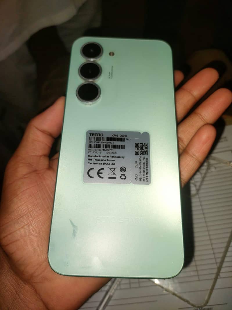 Tecno CAMON 40 Pro 1
