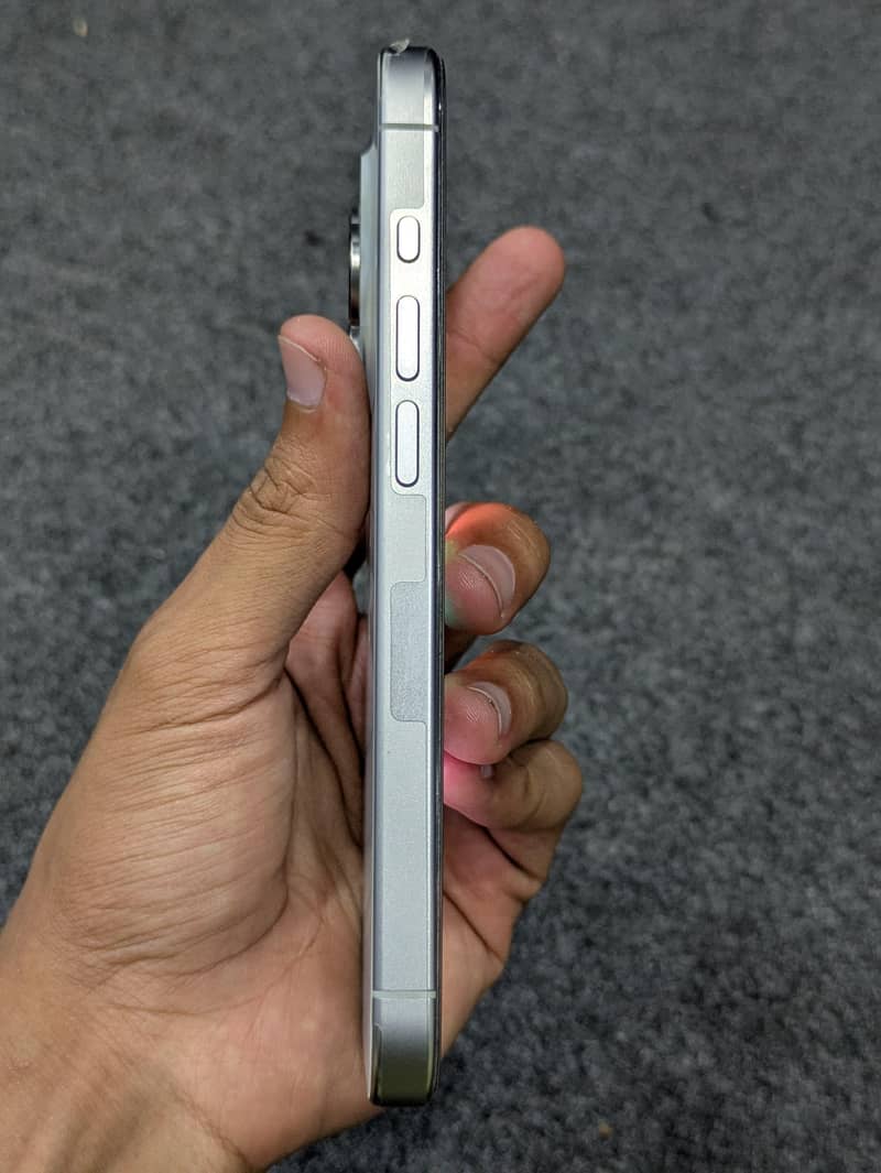 iPhone 15 Pro 6