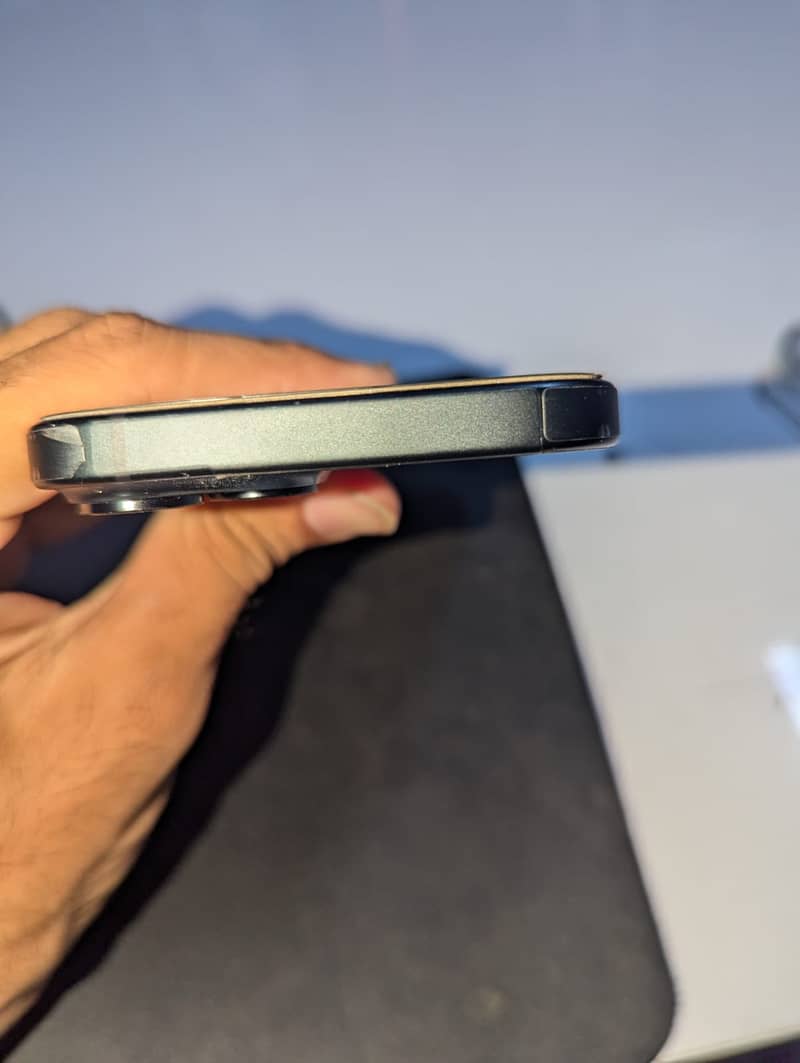 Apple iPhone 15 5