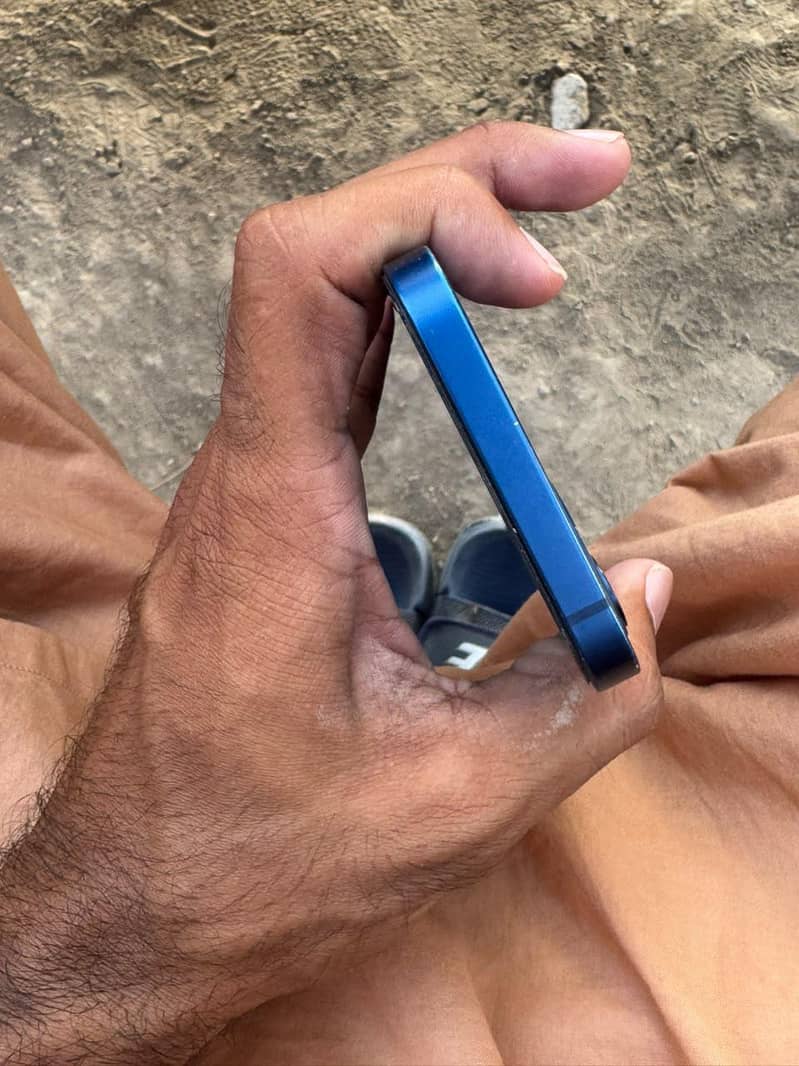 Apple iPhone 12 3