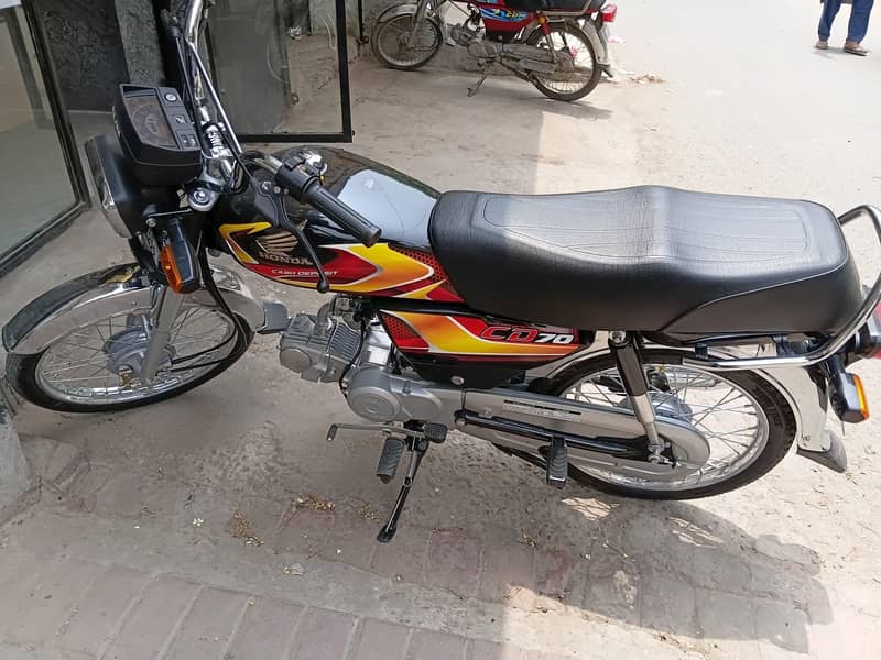 cd 70 black 1