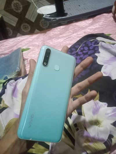 vivo Y19 Ram 6 GB 128 10by10 candition hai with charger hai