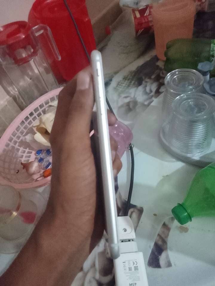 Apple iPhone 8 Plus 3